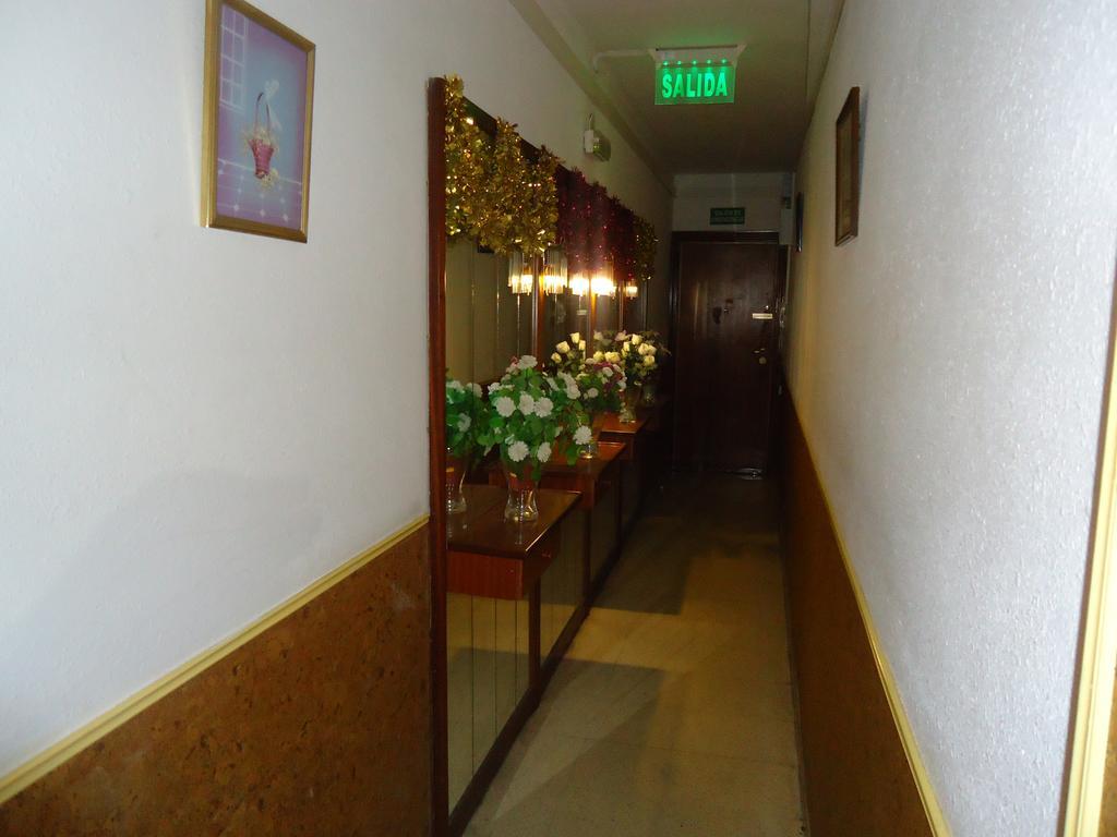 Hotel Pension Mode Лерида Екстериор снимка